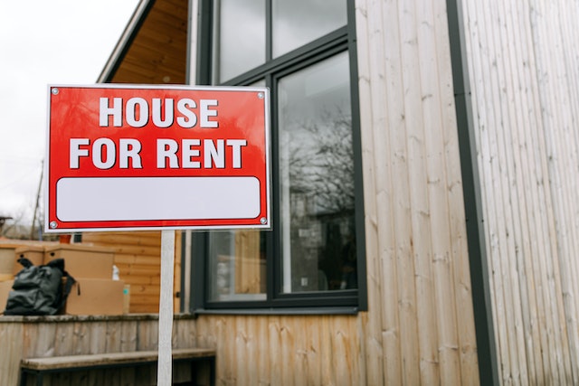red-house-for-rent-sign